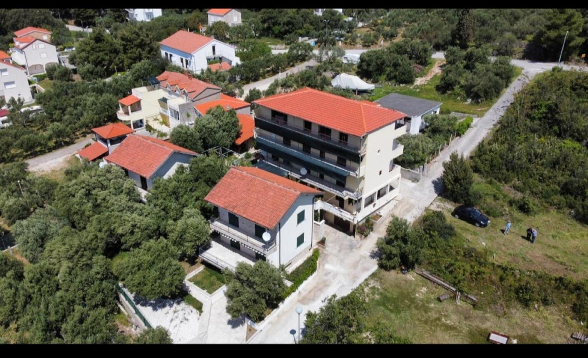 Apartments Dalmatin Жуляна Экстерьер фото