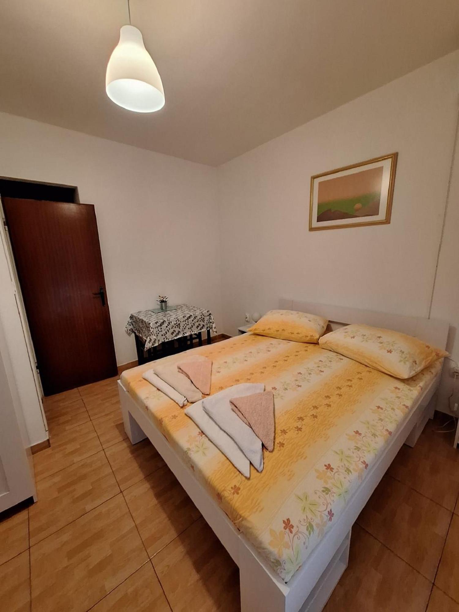 Apartments Dalmatin Жуляна Экстерьер фото