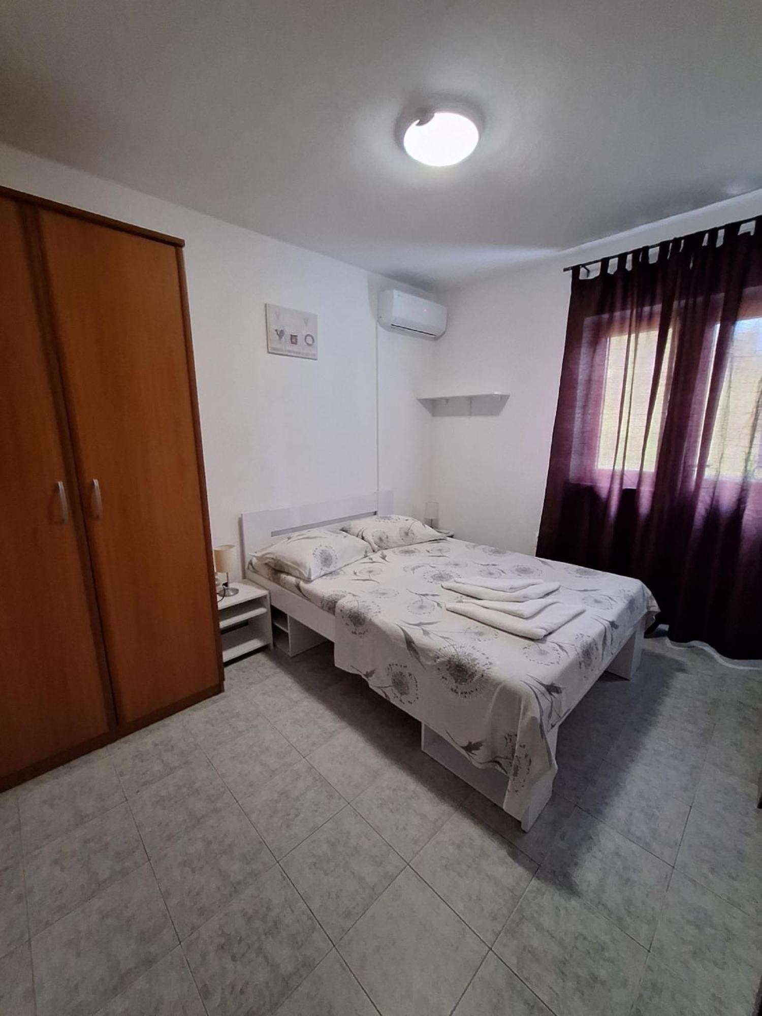 Apartments Dalmatin Жуляна Экстерьер фото