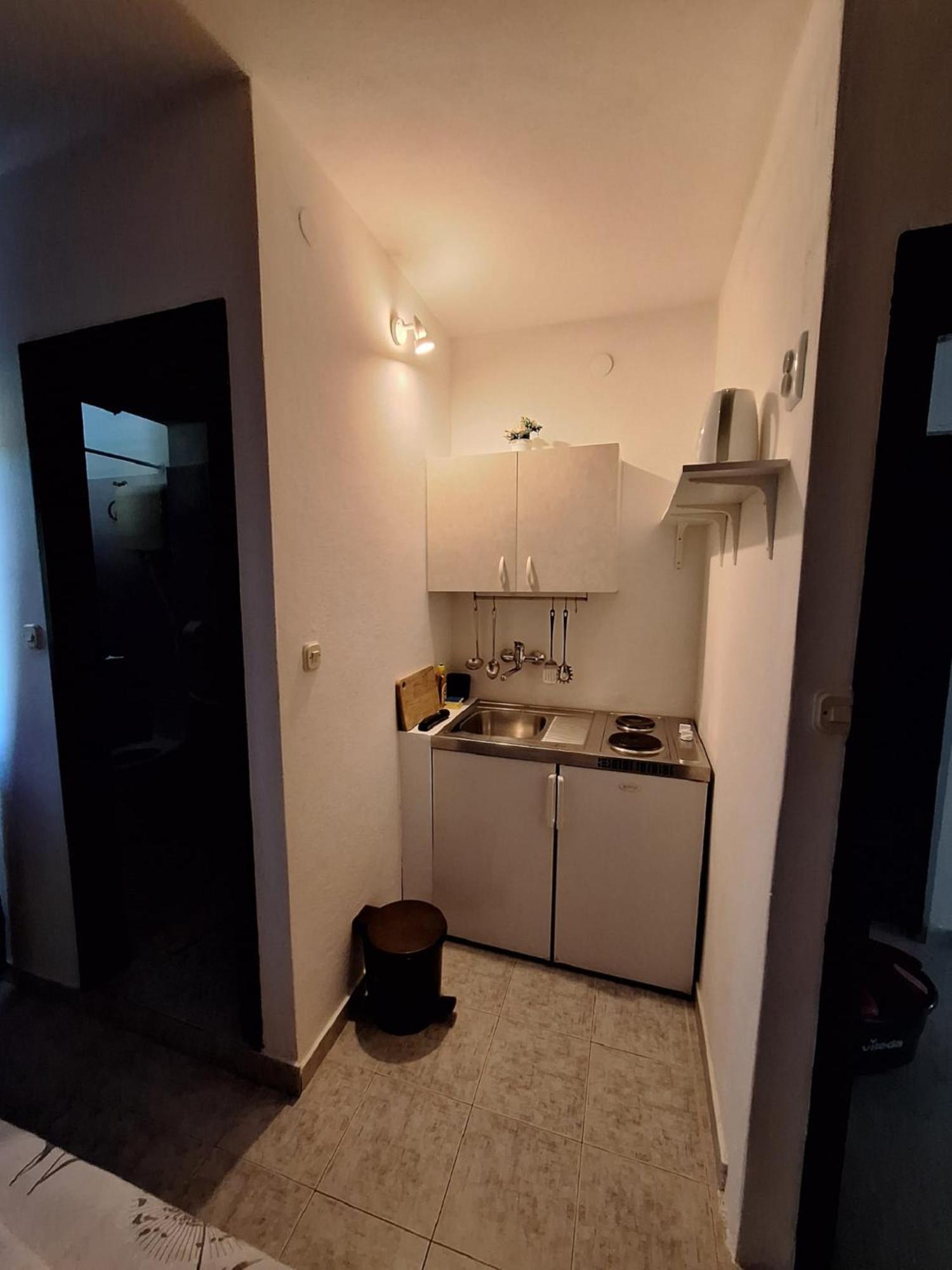 Apartments Dalmatin Жуляна Экстерьер фото